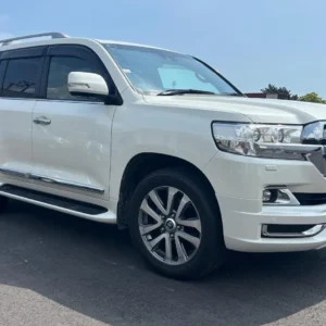 Land Cruiser V-8 (With Driver)